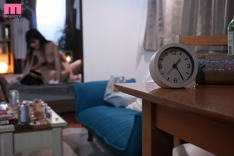 新歓コンパNTR ※胸糞注意 上京したばかりの遠距離恋愛彼女がテニサーの【歓迎コンパ】で1年生を喰いまくってるヤリチン男子に1晩中ハメられイカされていた話 純白彩永_9