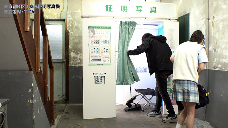 ここで撮影した写真を貼れば絶対合格するというピストンバイブ証明写真ボックス 大学受験前の顔面SS級女子学生がどんなに突かれても笑顔をキープ 受験生M.Tさん_4