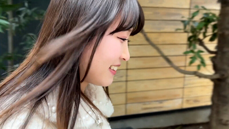 ももなちゃんが上半身裸で濃厚鼻フェラ_1