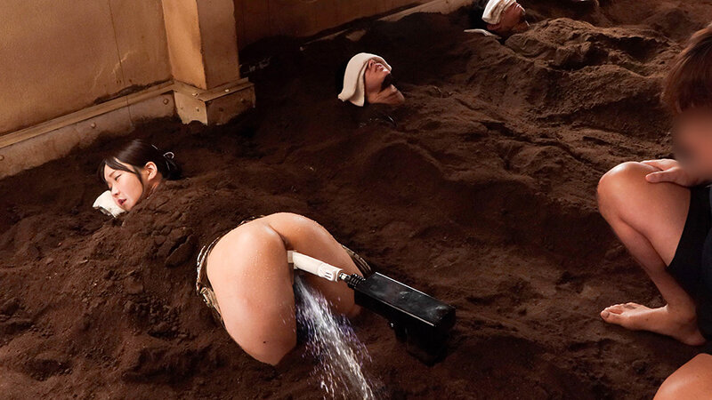 デカ尻人妻限定 砂風呂に埋まって身動きできない催淫NTR拘束マッサージ 横が見えない状態で、隣に夫が居るのにイッてもイッても止めずに絶頂させ続けた女の「サイレント絶叫」_2