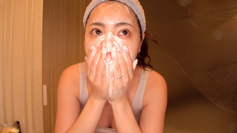 出張と嘘をついて会ってくれたバリキャリOL吉澤友貴とミッドナイトW不倫で夜から朝にかけて精飲と中出しを何度もしてお泊りすっぴん美人を独り占めした_12