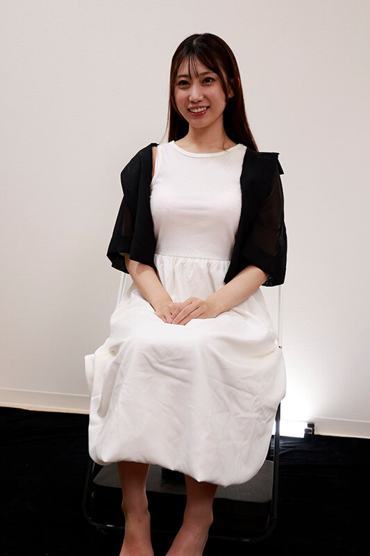 剥きたて美尻 シコりたい肉尻にフル勃起_0