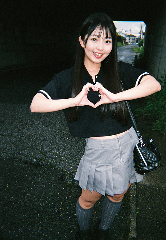 「精子が出るところも中に出されるところも感じたい…」パイパン美少女セフレ泉りおんと真正半外半中出しデート_0