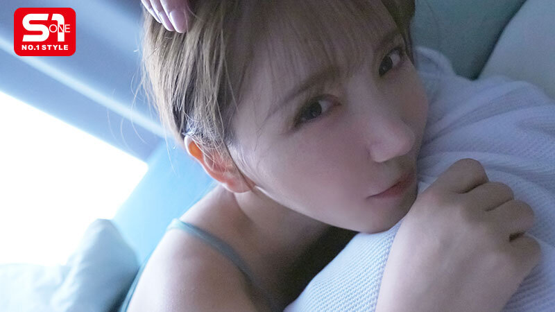 ヤリサーの男達に雑に寝取られといてピースなんかすんなよ… 僕の大切な年下彼女が大学のチャラ男たちとノリノリSEXを楽しんでいた…。 三田真鈴_0