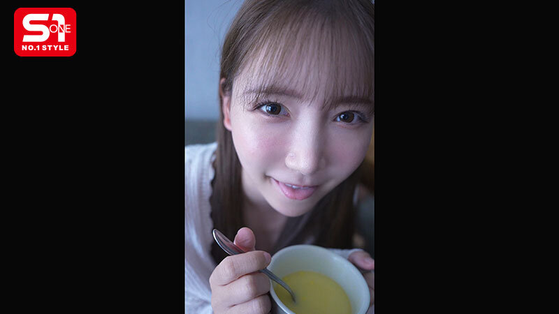 ヤリサーの男達に雑に寝取られといてピースなんかすんなよ… 僕の大切な年下彼女が大学のチャラ男たちとノリノリSEXを楽しんでいた…。 三田真鈴_1