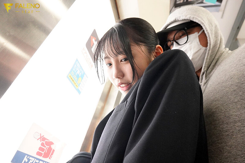 毎朝の通学で股間を弄られM覚醒させられた相手は… 浜辺やよい_0